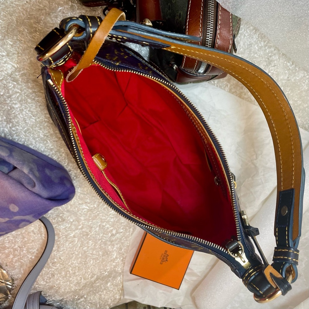 Dooney & Bourke Gold Logo Hobo Shoulder Bag - Picture 9 of 13